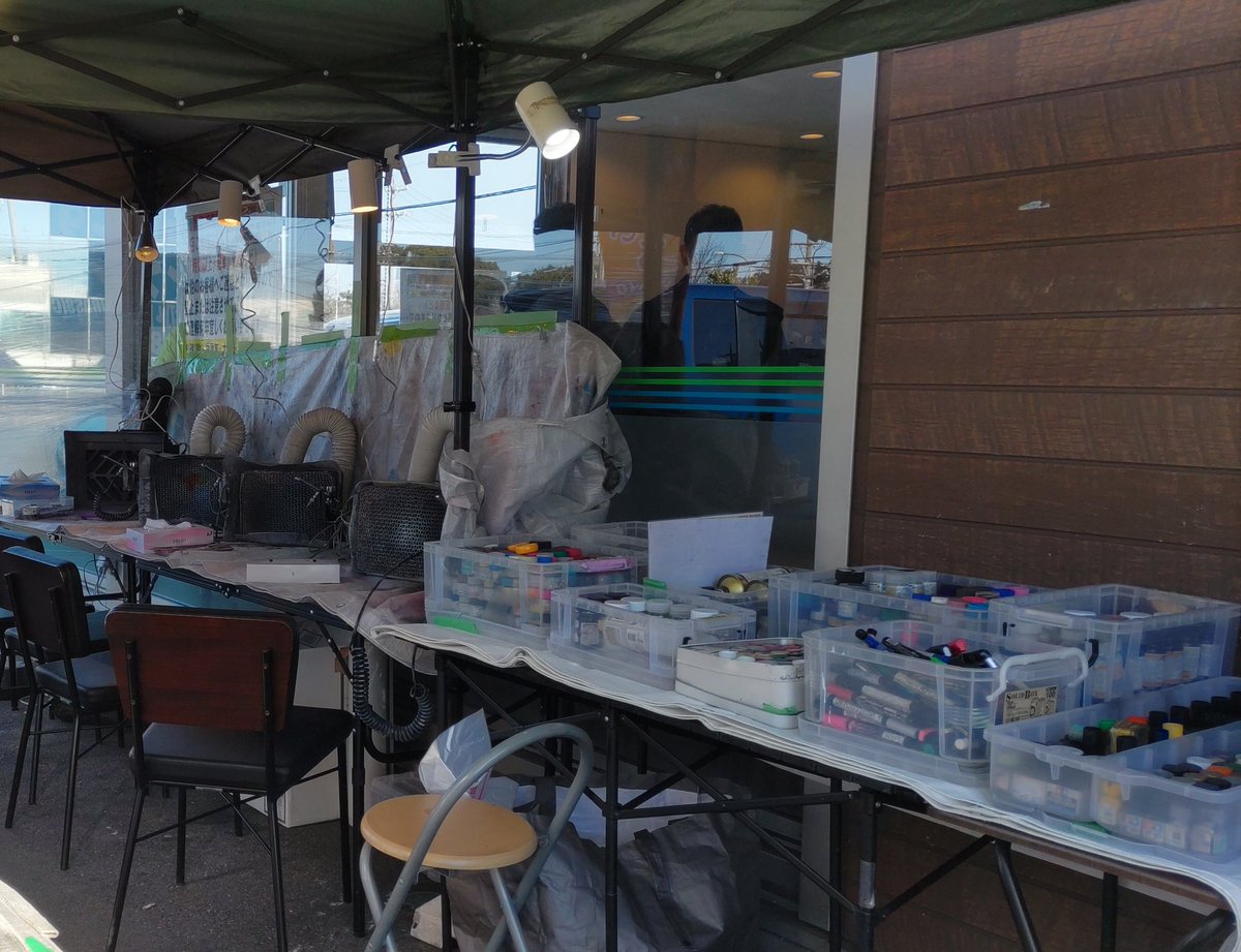 12日31日㈬大晦日！
ファミリーマート港野跡二丁目店にて
プラモつくろーぜ会を15時～0時〜翌日開催を致します！
エアブラシ4台・撮影ブース有！
参加費1800円小学生まで700円
飲食もご自由 
駐車場も広く最寄りのあおなみ線野跡駅も歩いて5分程 お待ちしてます! 
#プラモつくろーぜ会
#コンビニ模型店