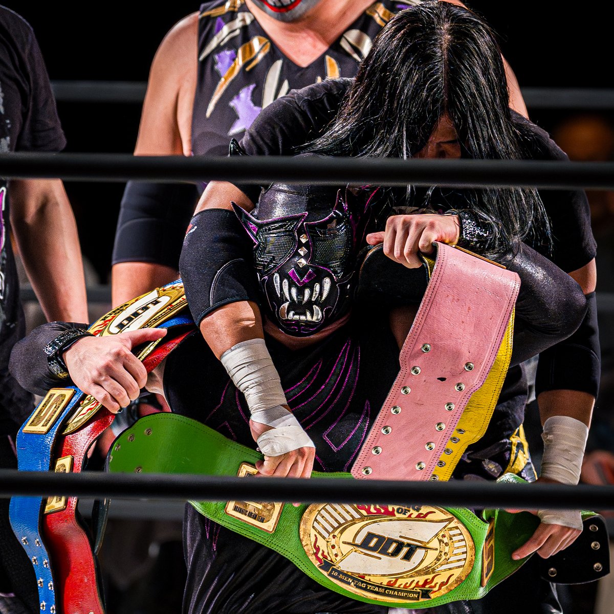 2025.12.28 DDTプロレスリング
今池ガスホール
試合後に10人タッグ王座ベルトを巻いてくれる佐々木とイルシオンの姿がコミカルなんだけど、ぐっときちゃうんだよね…
#佐々木大輔 #イルシオン
#ddtpro