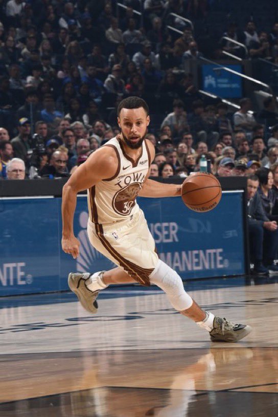TheHoopCentral's tweet image. Steph Curry over the last 8 games:

30.6 PPG
4.9 APG
4.8 RPG
45.3% FG
39.0% 3P
92.6% FT
33.7 MPG