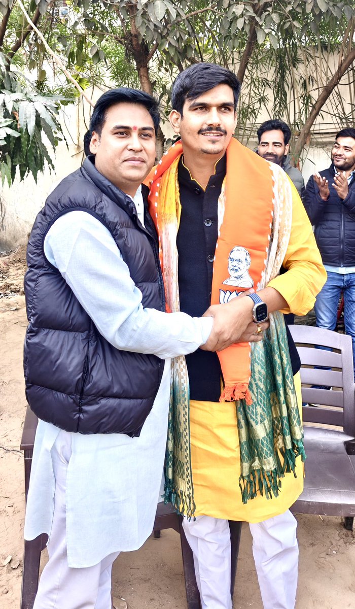 युवा मोर्चा के पुराने साथी भाई श्री <a href="/ShankarGora/">𝗦𝗵𝗮𝗻𝗸𝗮𝗿 𝗚𝗼𝗿𝗮</a> जी को भाजयुमो प्रदेशाध्यक्ष की नवीन जिम्मेदारी मिलने पर भाजपा प्रदेश मुख्यालय,जयपुर में बधाई एवं शुभकामनाएँ प्रेक्षित की।

श्री गिर्राज जी महाराज की कृपादृष्टि आप पर सदैव बनी रहे।

<a href="/BhajanlalBjp/">Bhajanlal Sharma</a> <a href="/madanrrathore/">Madan Rathore</a>