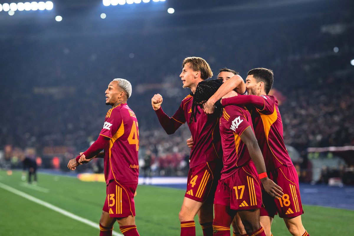 RomaReport's tweet image. La Roma è campione del 2025. Ma sì, non conta niente però nell’anno solare è la squadra che ha totalizzato più punti di tutti. Diciamo così: è un primo passo verso traguardi più concreti.
romareport.it/la-roma-al-tel…