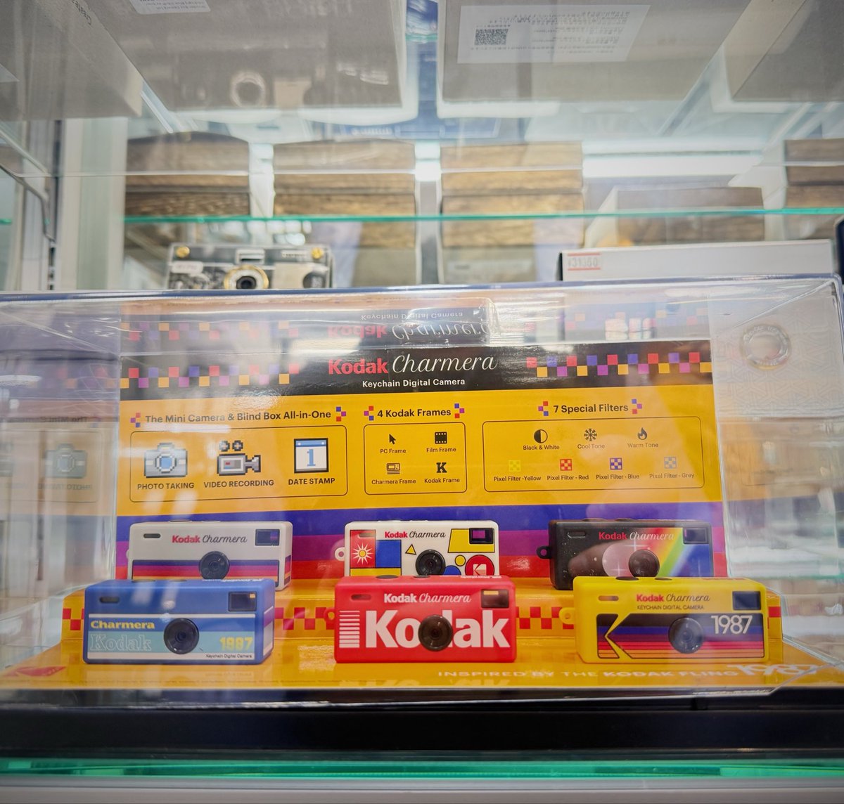 lemonsha's tweet image. レモン社新宿店のラモスです🍋
Kodak Charmeraは完売いたしました👀
たくさんのお問い合わせ・ご購入ありがとうございます🙇‍♂️

新宿店では来年も引き続き展開予定ですので、入荷の際はあらためてお知らせいたします🤗
モックが届いて、やっぱり小さく可愛い📸
#lemonshinjuku #kodak #charmera
