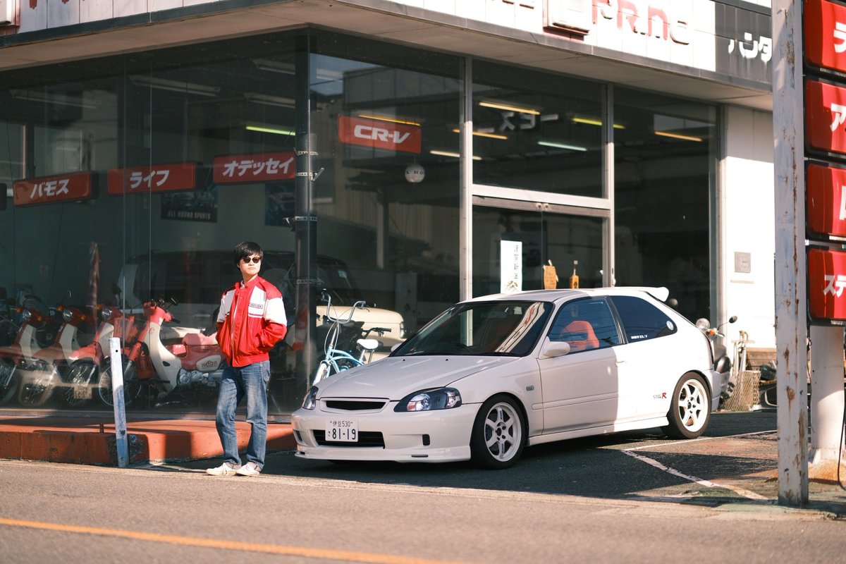 "プリモのジャケットを羽織り
ホンダプリモとEK9を撮る”という一つの目標がようやく実現出来ました。

画角の中は、完全に2000年12月29日。

お店の方も快く場所を貸して頂きましたこと、
感謝申し上げます🙇
この為に鈴鹿に来て良かった…
ありがとうございました！！