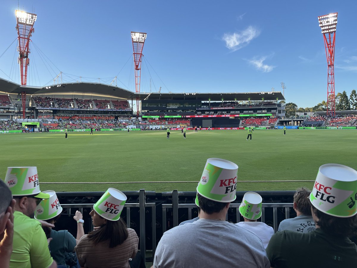 Commentary NOW on 5 Sports Extra &amp; <a href="/BBCSounds/">BBC Sounds</a>. 

<a href="/ThunderBBL/">Sydney Thunder</a> taking on <a href="/ScorchersBBL/">Perth Scorchers</a>. 

<a href="/sambillings/">Sam Billings</a> &amp; Reece Topley in Thunder side. 

<a href="/LaurieEvans32/">Laurie🏏Evans🏌️‍♂️</a> in Scorchers team. 

bbc.co.uk/sport/cricket/…

#bbccricket #BBL