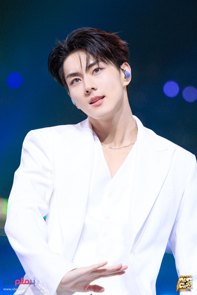 SBS 인기가요 (SBS Inkigayo) tweet media