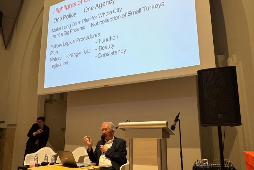 Ambassador Breton participated in the conference on Smart Planning, given by Mr. Liu Thai Ker, one of the most influential figures in urban planning and development in Singapore.
Mr. Liu shared valuable insights and experiences on urban planning from a Singaporean perspective.