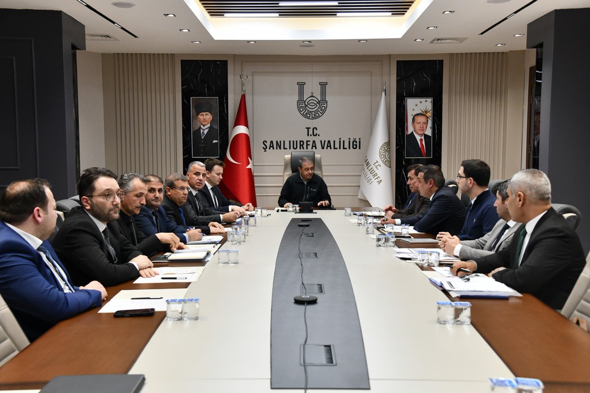 Vali <a href="/hasansildak/">Hasan ŞILDAK</a> başkanlığında, 
video konferans sistemi üzerinden Kaymakamlar ve İlçe Millî Eğitim Müdürlerinin katılımıyla İl Eğitim Değerlendirme Toplantısı gerçekleştirildi.

#BİGEP