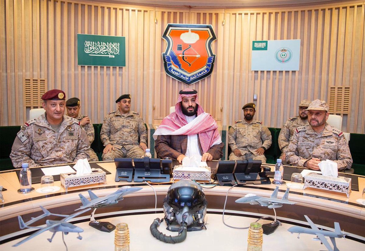 إضرب على الكايد ولا تَسمع كلام
العِزّ بالقَلْطَات والرَّاي الصليب

 لو إن طِعِت الشوَّرَ يالحِرِ القَطَام 
ما كان حِشْت الدار وَاشْقَيْت الحريب