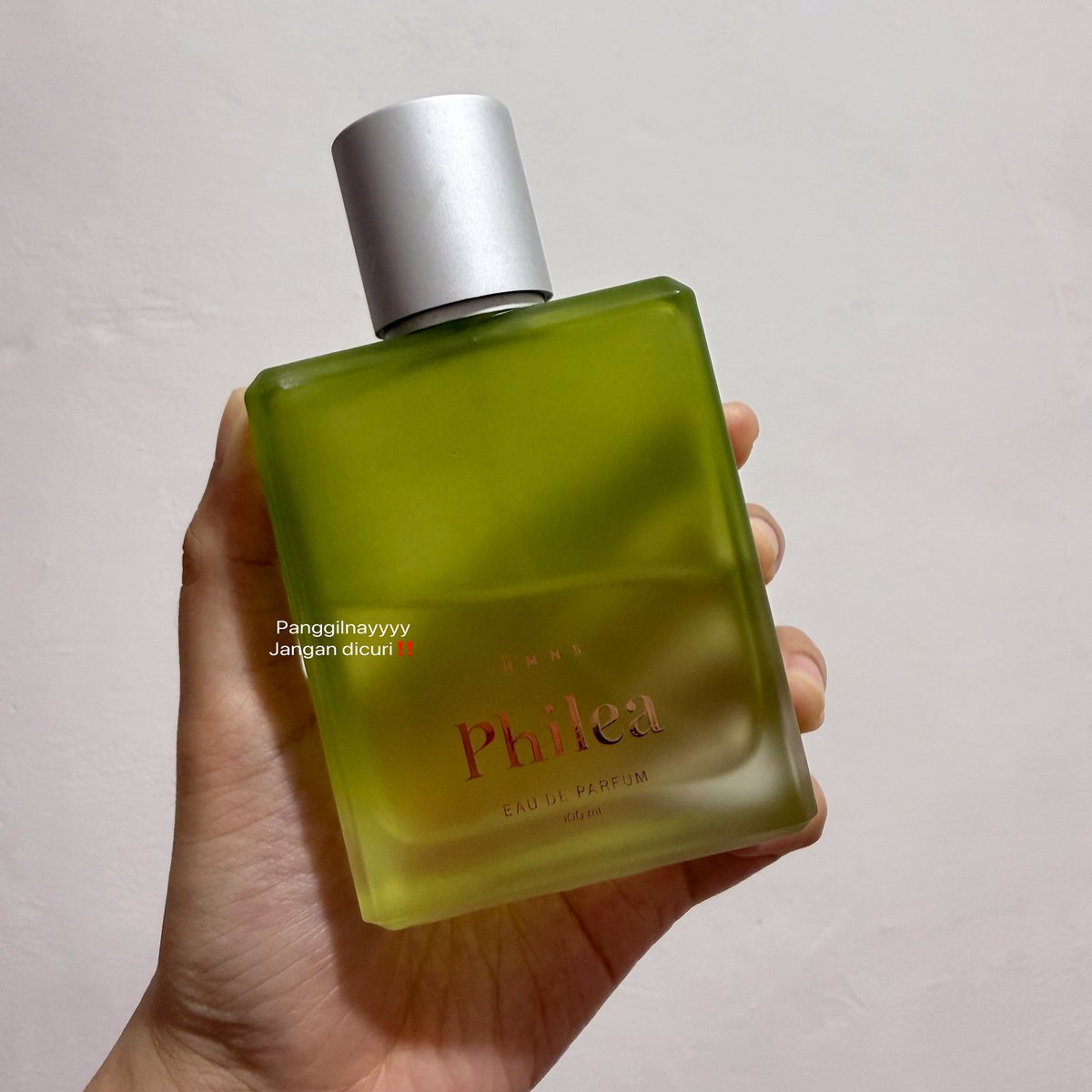 panggilnayyyy's tweet photo. These are the perfumes I get the most compliments on, NO GATEKEEPING!

yes, HMNS &amp; Teratu because everyone deserves to smell this good 😭✨ https://t.co/pweoH1zTf6
