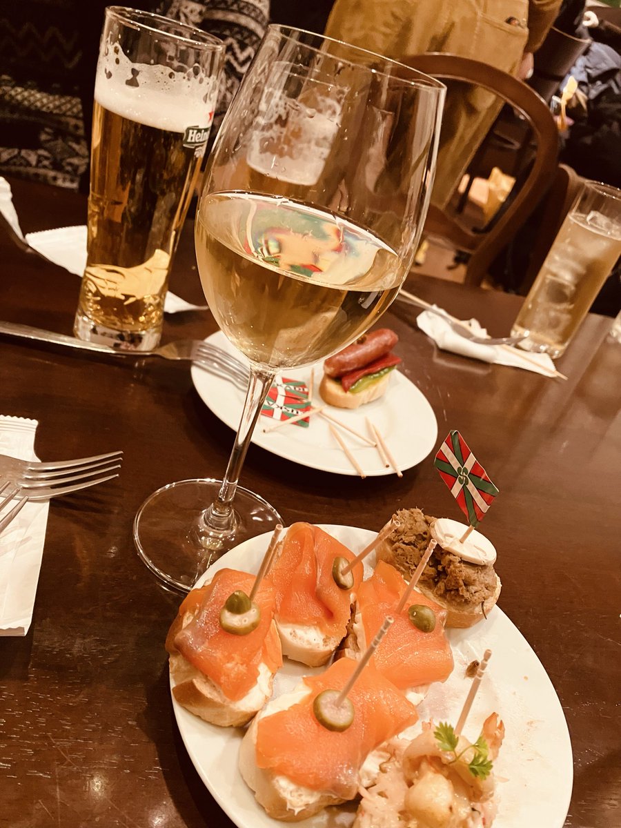 塚口スペインバルパゴに集まって皆で忘年会😍😄🎵
懐かしいメンバーに会ったりと楽しすぎ😍🎵
美味しい料理とワイン🍷🎵😋

また皆で来年も会いましょう😊✨✨

今年閉店のパゴさんには思い出が詰まりすぎていて切ないけど🥹素敵な時間をありがとうございました✨✨