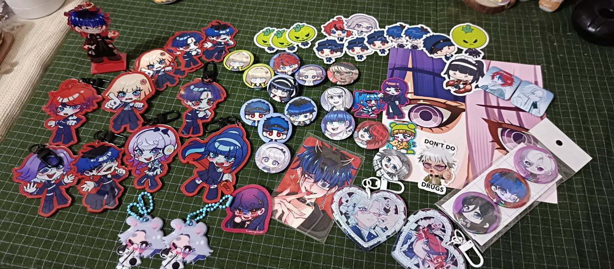 me and <a href="/mangosqueezee/">seagull🛟</a>'s combined hndr cosmatsu haul from day 2 💥 (artists in replies)
