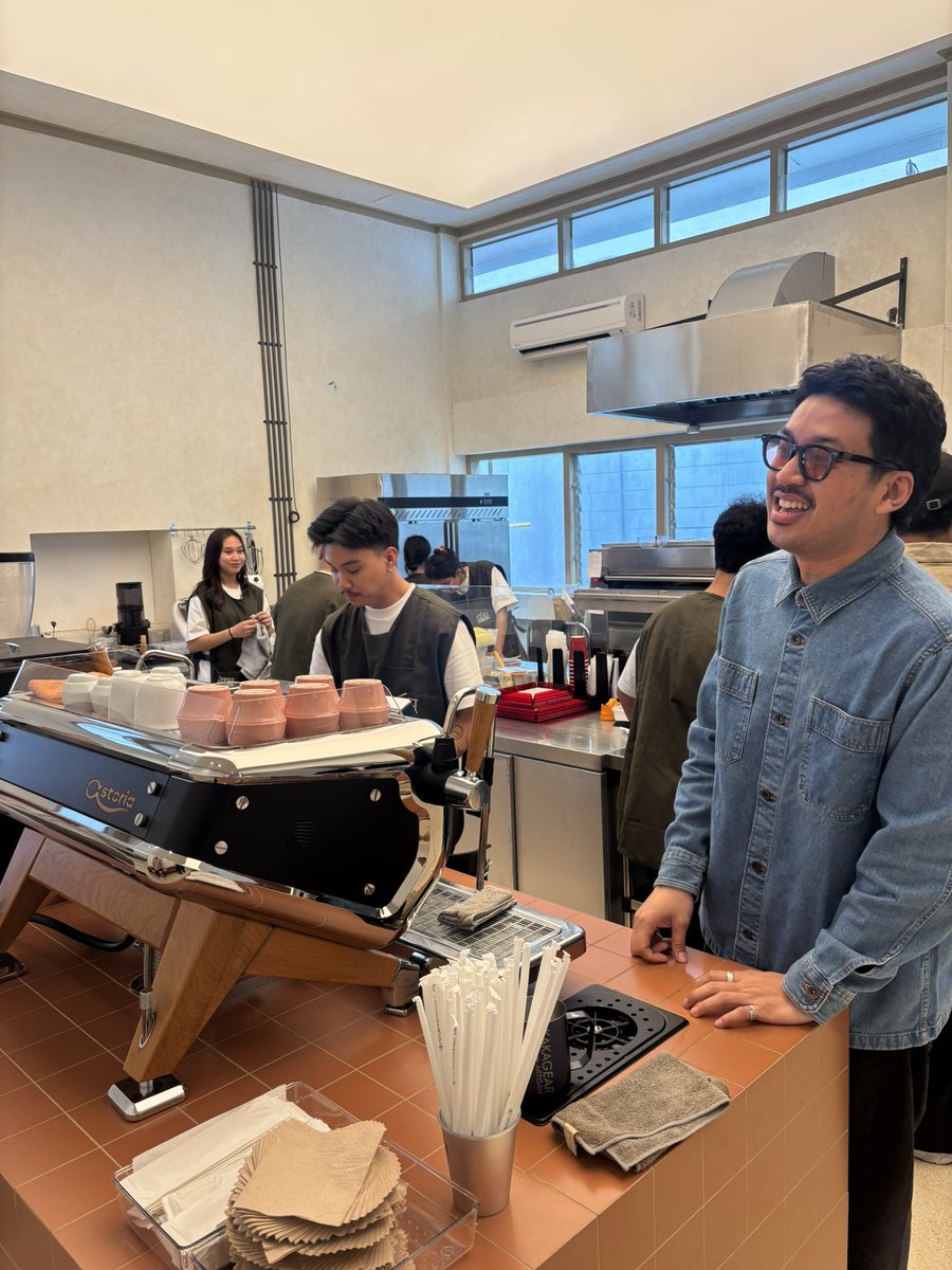 efenerr's tweet photo. line up mesin &amp; alat standar kompetisi, mesin roasting termutakhir, beans unggulan

mungkin ini highlight terbaru di Semarang, crafted by Muhammad Aga 

Ahead Semarang https://t.co/ox3iFDJdJf