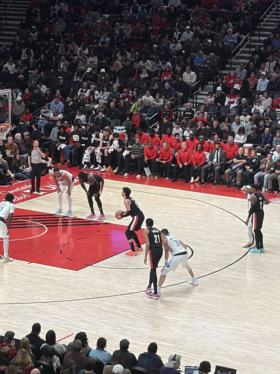 yoshi_konbas's tweet photo. Great Win!!!!!!
Thank You @trailblazers 

現地観戦は最高でした！また行く！ https://t.co/MNRc4OtRDQ
