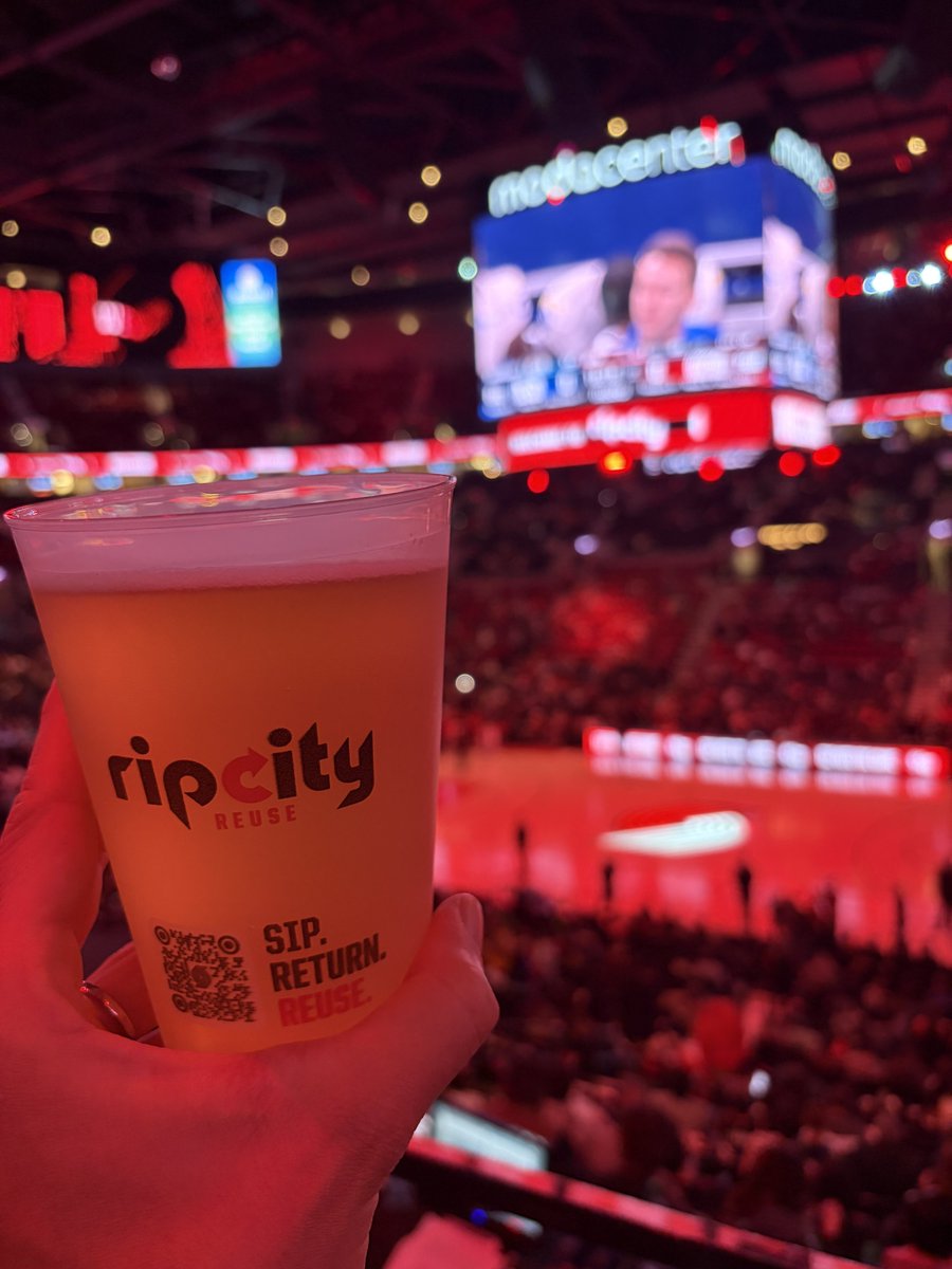 yoshi_konbas's tweet photo. Great Win!!!!!!
Thank You @trailblazers 

現地観戦は最高でした！また行く！ https://t.co/MNRc4OtRDQ