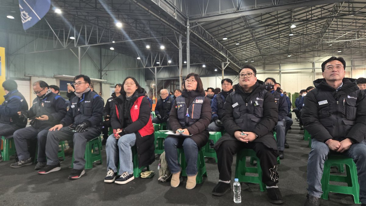 kctu_cb's tweet photo. 금속노조 GM부품물류지회 투쟁에 연대하는 투쟁승리 결의대회가 진행 중입니다! https://t.co/HtEiF3y6iU