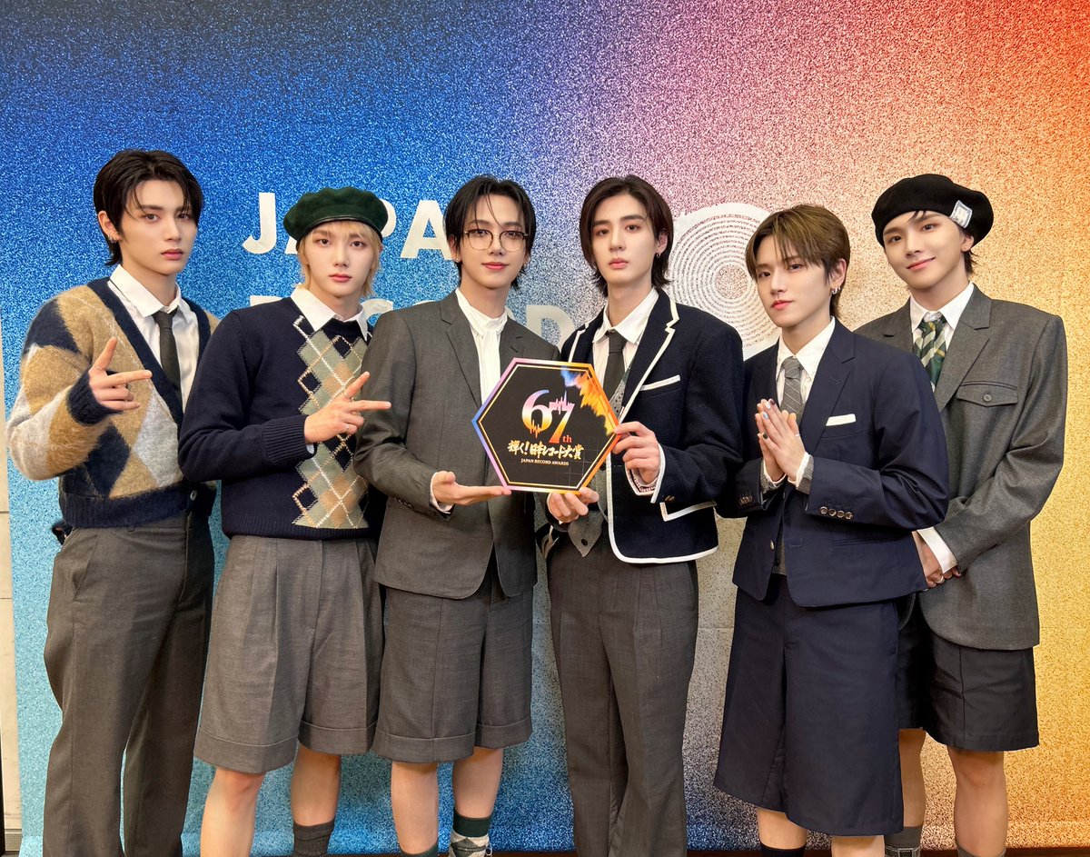 #レコード大賞 
生放送で感動の瞬間をお届け🏆🎼
歌唱直前ショット配信中📸

韓国の6人組ボーイグループ
#BOYNEXTDOOR このあと 登場です！

人生でたった一度だけの栄冠
最優秀新人賞に輝くのは…一体誰なのか！？ 

🤳衣装紹介ムービーは
公式Instagramでご覧頂けます🌟

#レコ大
#TBS