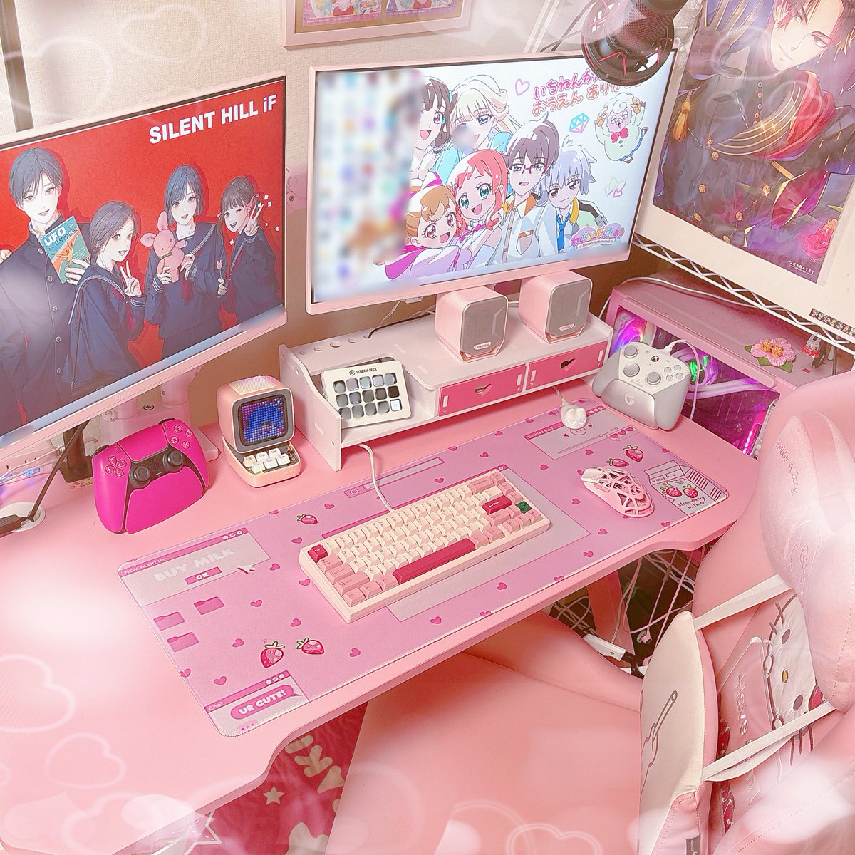 pixioさんのピンクモニターアームとモニター2枚設置完了した