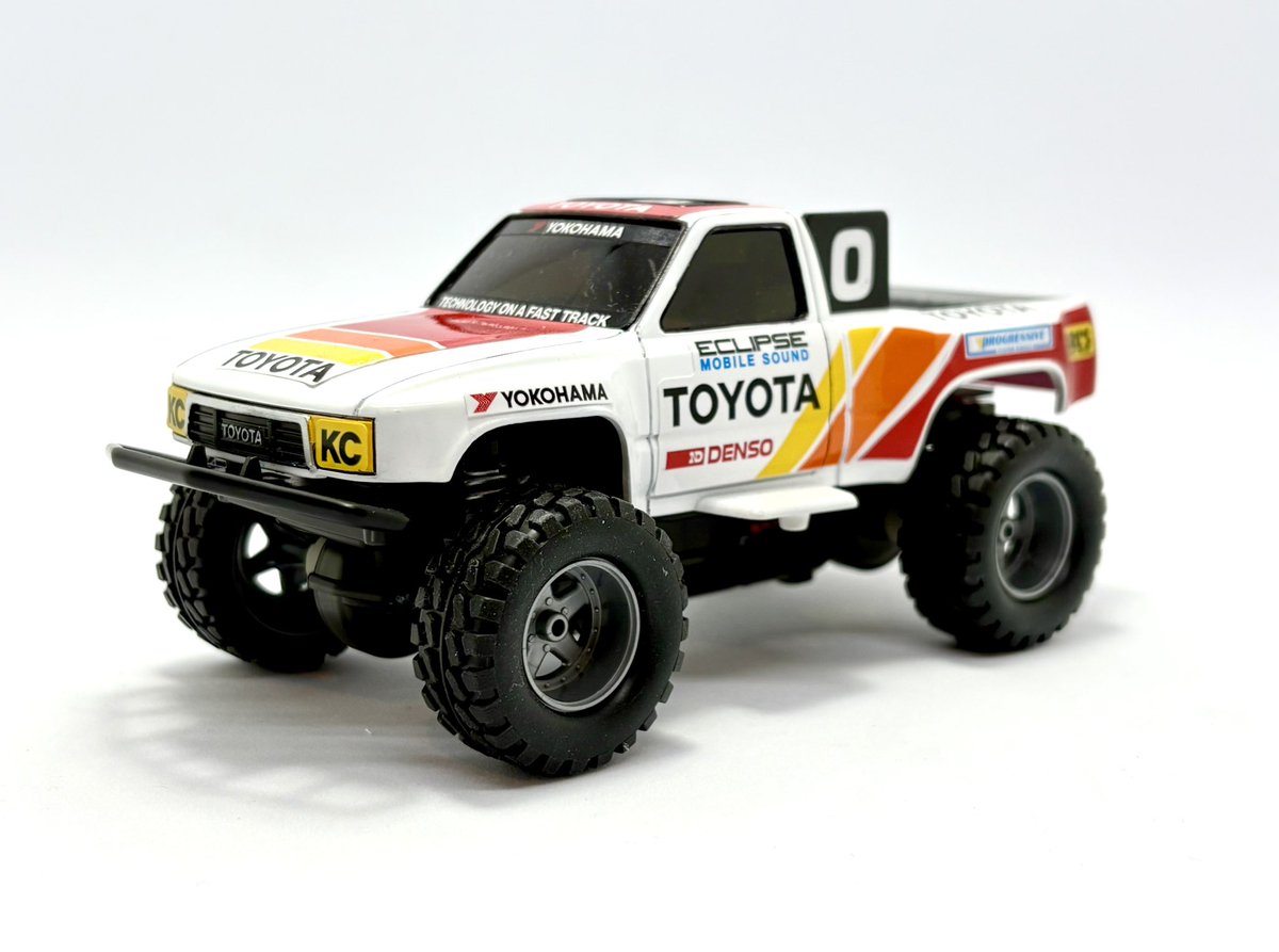 そして、 トヨタ ハイラックス モンスターレーサー Jr. on EZシャーシ