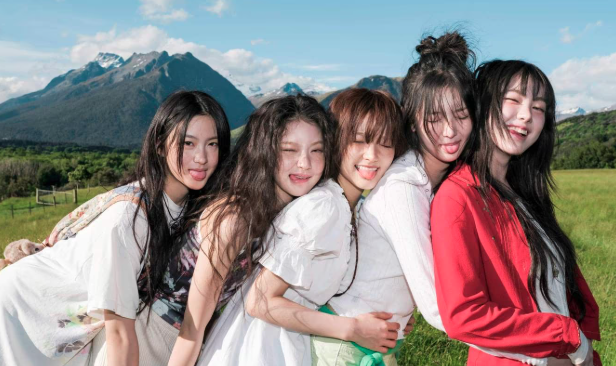 AboutMusicYT's tweet image. The Hollywood Reporter has named the best kpop songs of 2025:

1. NMIXX - Blue Valentine
2. SHINee - Poet Artist
3. Jennie - Like Jennie
4. KiiiKiii - I Do Me
5. ATEEZ - In Your Fantasy
6. BOYNEXTDOOR - If I Say, I Love You
7. Dayoung - Body
8. Hwasa - Good Goodbye
9. H1-Key -…