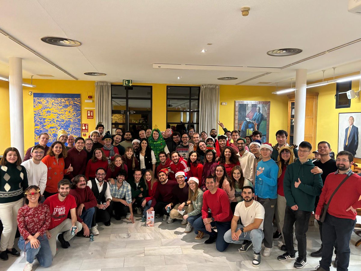 WarnLekfuangfu's tweet photo. Its a festive wrap of 2025 for the gang at
@EconomicsUc3m. Happy holidays!! https://t.co/54LCP53O4U