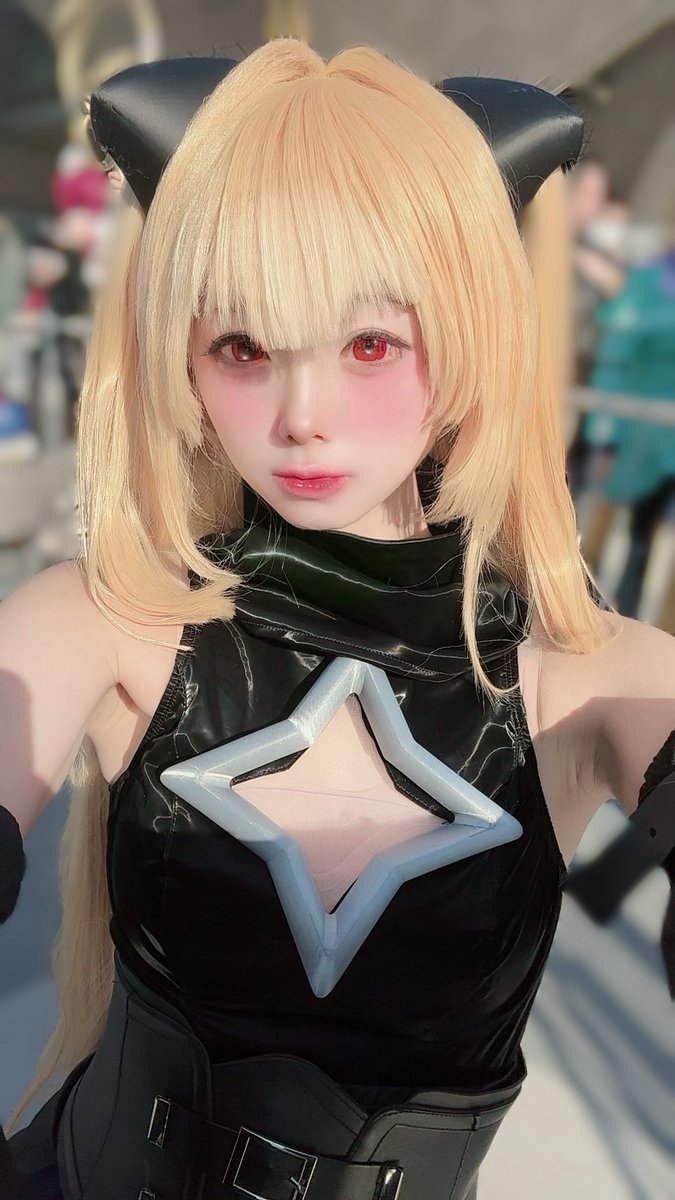 離脱しました！金色の闇ちゃんでした。
お会いできた方、撮ってくださった方
ありがとうございました🥺✨
私今日がコス納めです‼︎
明日は私服で売り子してます🫶🏻

#C107コスプレ #C107_cos