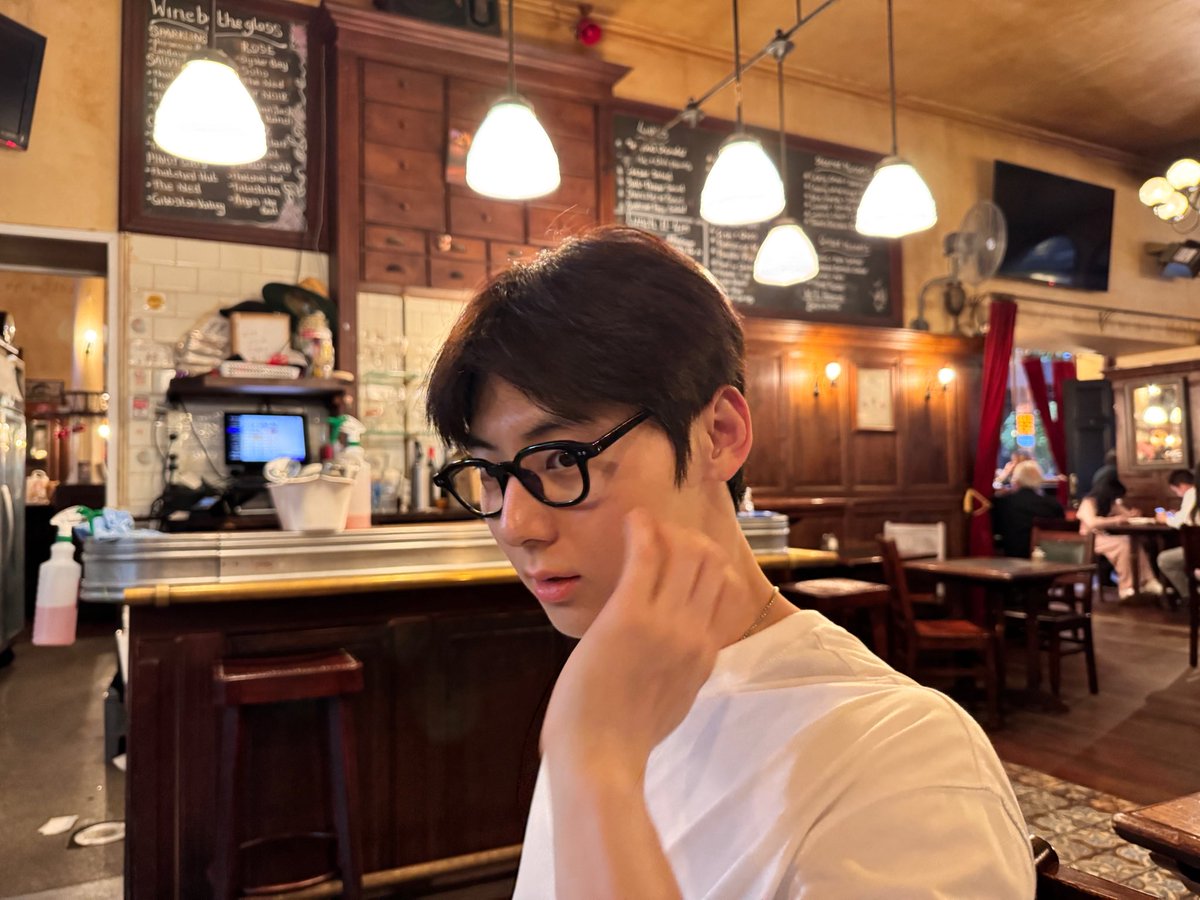 밤 tweet media