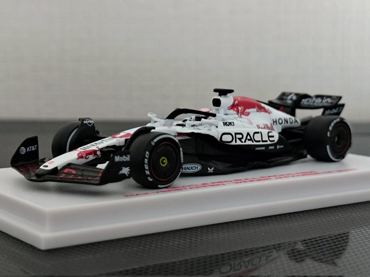 Minichamps 1/64 RB21鈴鹿仕様。ノーズは中期仕様と比較して初期仕様に