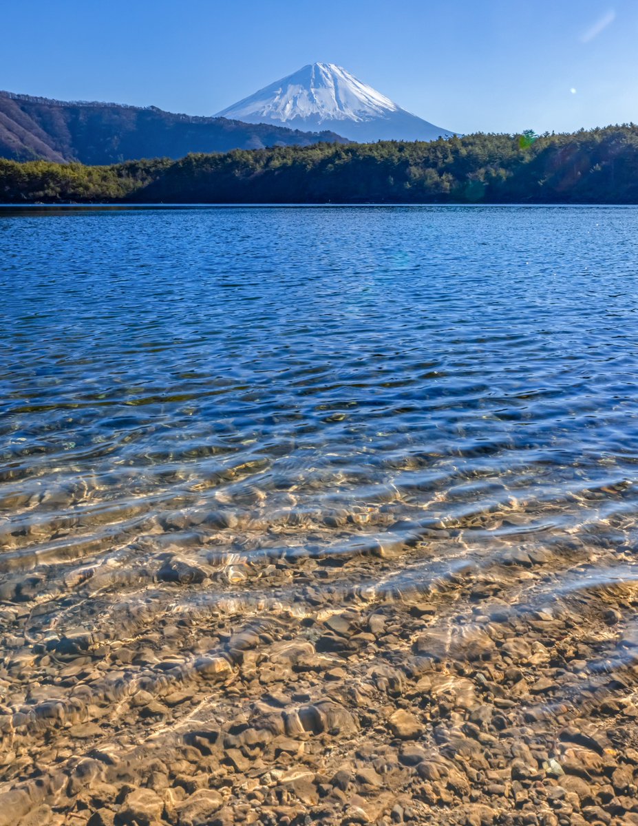 透き通る冬の西湖に心癒されて。