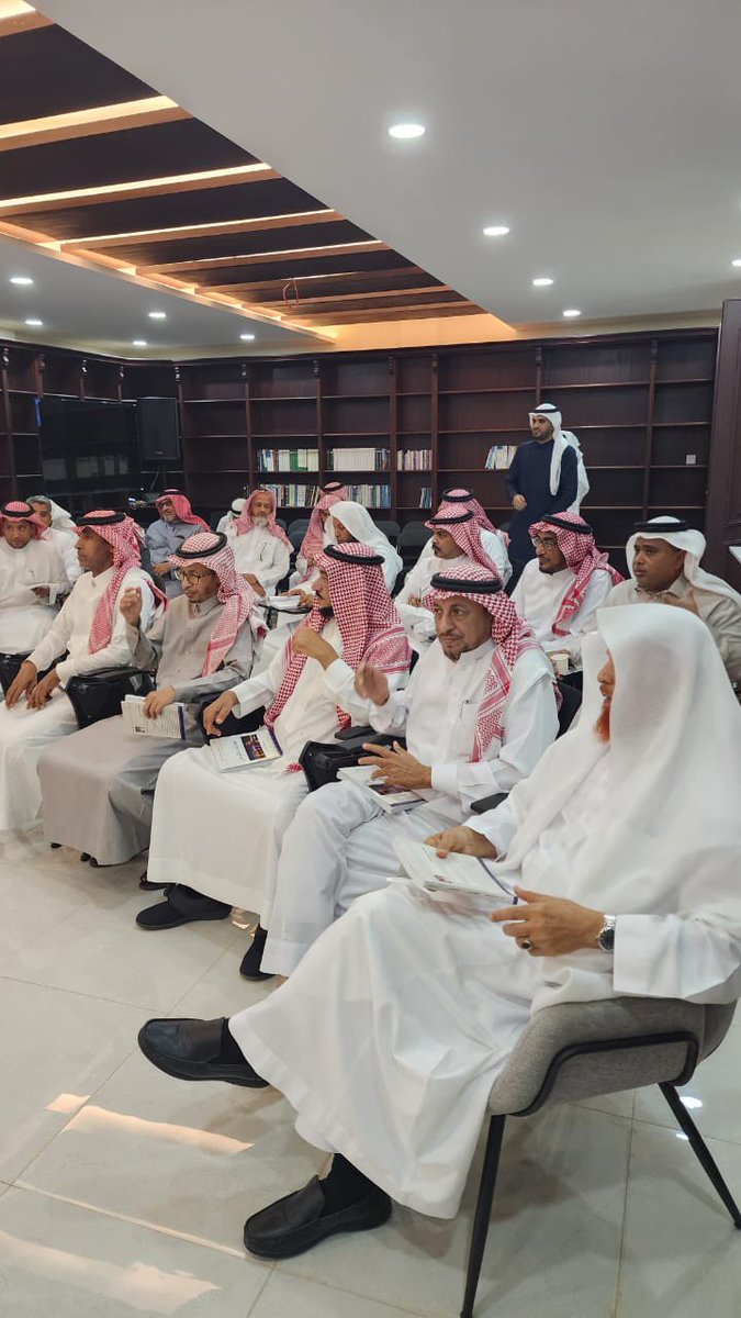 AFAGYOUTHAS's tweet image. حضورٌ ثقافيٌّ عكس عمق الهوية الوطنية، في أمسيةٍ ثرية بالمعاني الوطنية، بعنوان:

قراءة في تجليات الهوية الوطنية والرموز التعبيرية في ديوان (أغنيات الوطن)
للأستاذ الأديب حجاب الحازمي

وذلك في مركز حجاب الحازمي الثقافي بمحافظة ضمد
#جمعية_آفاق_الشبابية #الشريك_الأدبي