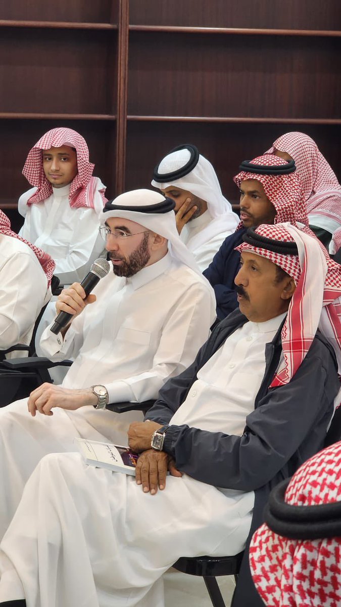 AFAGYOUTHAS's tweet image. حضورٌ ثقافيٌّ عكس عمق الهوية الوطنية، في أمسيةٍ ثرية بالمعاني الوطنية، بعنوان:

قراءة في تجليات الهوية الوطنية والرموز التعبيرية في ديوان (أغنيات الوطن)
للأستاذ الأديب حجاب الحازمي

وذلك في مركز حجاب الحازمي الثقافي بمحافظة ضمد
#جمعية_آفاق_الشبابية #الشريك_الأدبي