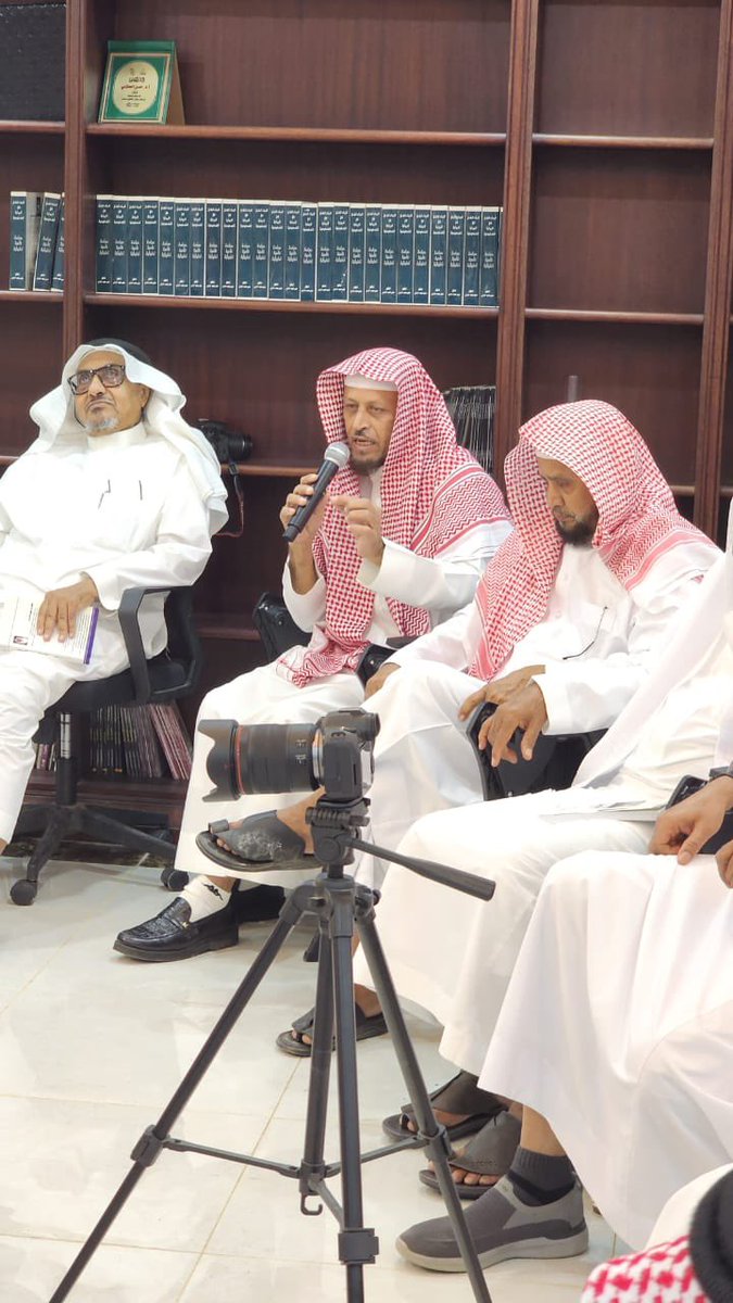 AFAGYOUTHAS's tweet image. حضورٌ ثقافيٌّ عكس عمق الهوية الوطنية، في أمسيةٍ ثرية بالمعاني الوطنية، بعنوان:

قراءة في تجليات الهوية الوطنية والرموز التعبيرية في ديوان (أغنيات الوطن)
للأستاذ الأديب حجاب الحازمي

وذلك في مركز حجاب الحازمي الثقافي بمحافظة ضمد
#جمعية_آفاق_الشبابية #الشريك_الأدبي