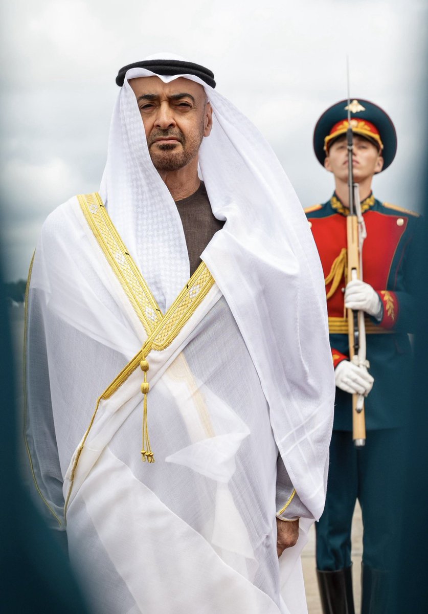 قسماً بمن أحلّ القسم وقسماً بمن رفع السماء

أنك أعظم رئيس وقائد وزعيم في العالم 🇦🇪