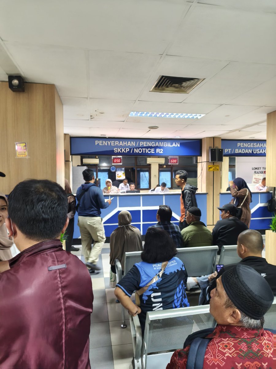 Akhirnya selesai juga bayar pajak kendaraan bermotor secara Mandiri. Nggak lagi deh telat bayar. Ini rame karena ada pemutihan denda. Jadinya ribet sendiri butuh 5 jam buat bayar ke samsat dari daftar sampe dapat tanda lunas.