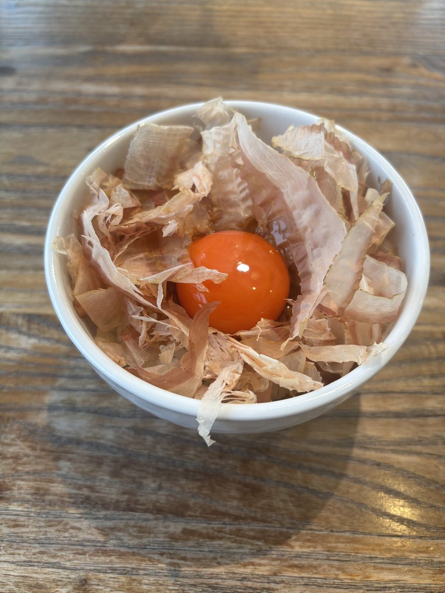 今日ははやし田監修のラーメン屋、青森市浪岡にあるらぁ麺ひら山に行ってきました🍜
濃厚辛つけ麺とたまごかけご飯です🍚
しょっぱ口が好きな青森県民性なのか、東京のつけ麺よりしょっぱ目な感じみたいですが、はやし田監修のつけ麺なので美味しいよ😋
美味しいのにそこまで混んでないんだよなー😳