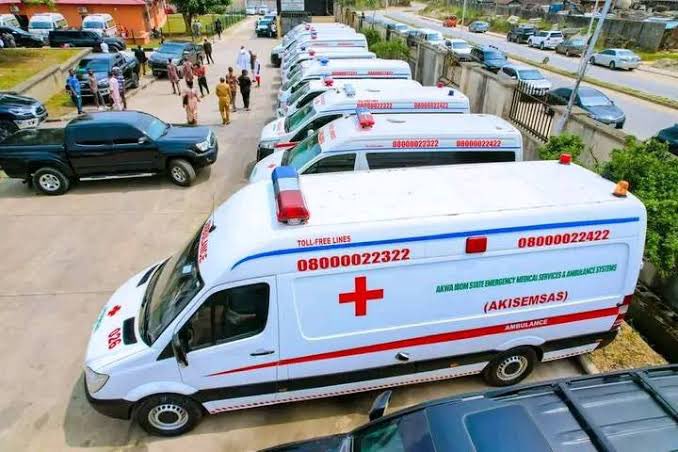No be cho cho Ambulance nah water for where Peter Obi dey.
He leads and others follow .
Peter Obi is coming.
#PeterObiIsComing