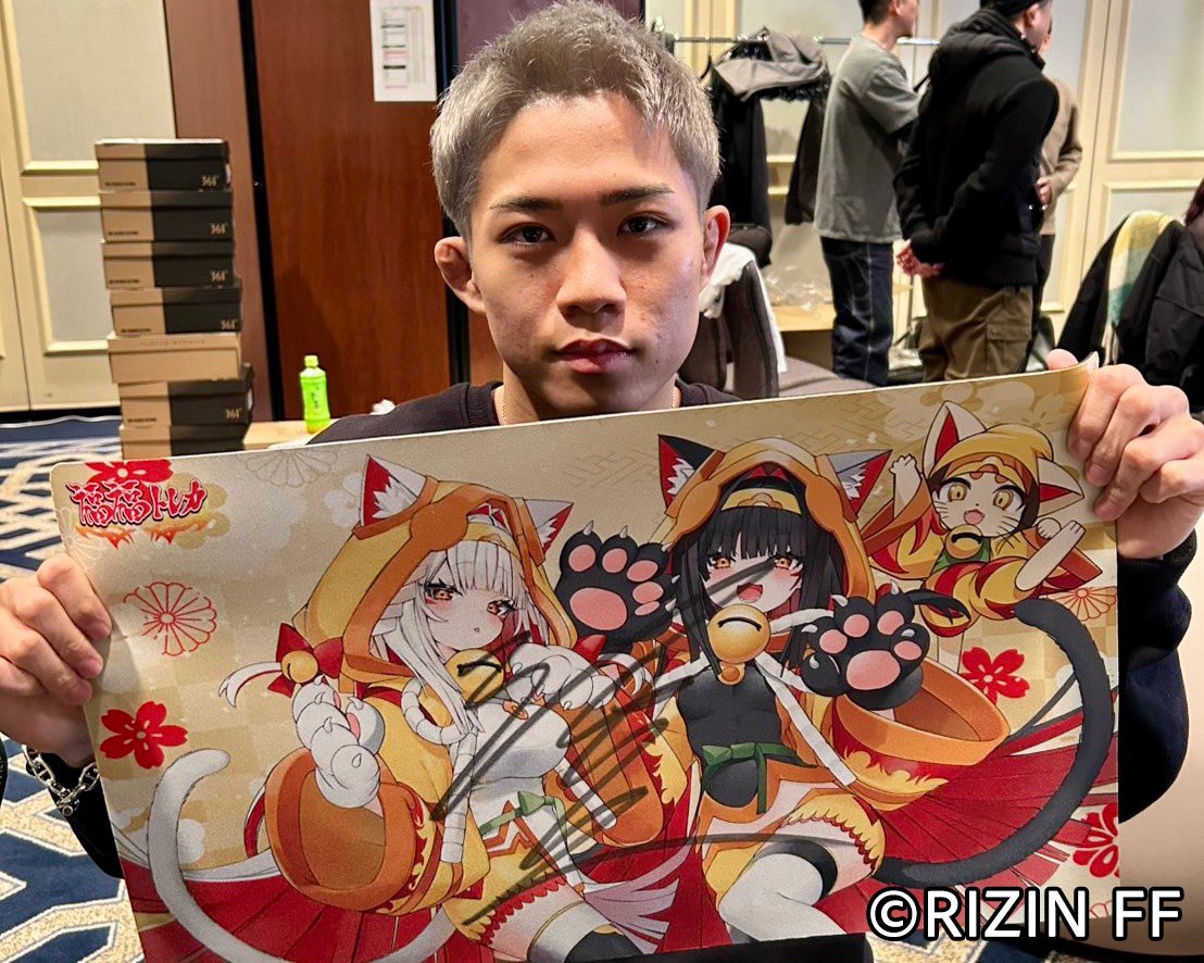 🔥#RIZIN ×福福トレカ🔥プレゼント企画✨

神岡ちろる先生/<a href="/kami_shun0505/">神岡ちろる|Kamioka Chirol |１日目 西地区 “あ”ブロック－44ab</a> 
にデザイン頂いた福福トレカの新キャラクター/<a href="/daifuku_log/">大福ネネ・大福ココ 福ねこ【公式】</a>

朝倉未来選手/<a href="/Mikuruasakura_/">朝倉未来</a> 
ラジャブアリ・シェイドゥラエフ選手/instagram.com/rajabali__shai…
秋元強真選手/<a href="/Kyoma_mma/">秋元強真</a> 

のサイン付きプレイマット🥊✨