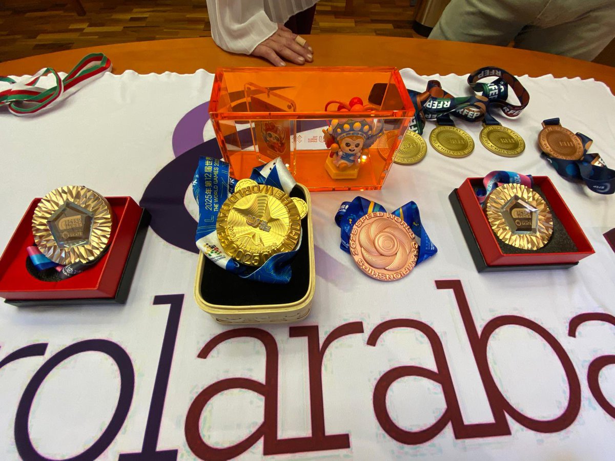 🛼 Cerramos 2025 celebrando grandes logros, como los de <a href="/Patxi_Peula/">Francisco Jose</a>, referente del deporte alavés.

Un honor ver de cerca sus medallas, fruto de trabajo y sacrificio. 

Gracias, Patxi, por tu visita y por llevar el nombre de nuestra tierra tan lejos con humildad y pasión. 🌟