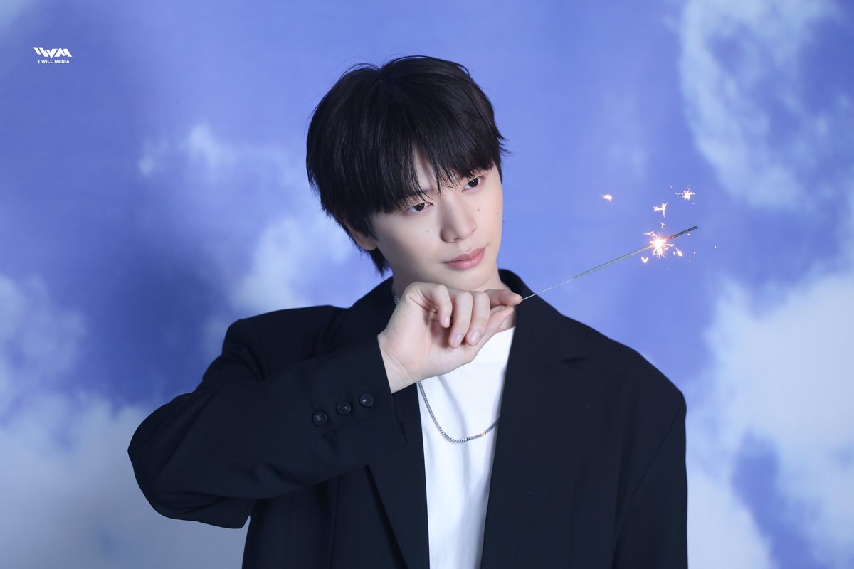 YookSJ_official's tweet photo. [📌] 
육성재 2026 SEASON’S GREETINGS [Weather Lab with 572] 촬영 Behind Photo

🔗https://t.co/fHuicE4uES

#육성재 #YOOKSUNGJAE https://t.co/YZth3QEOKO
