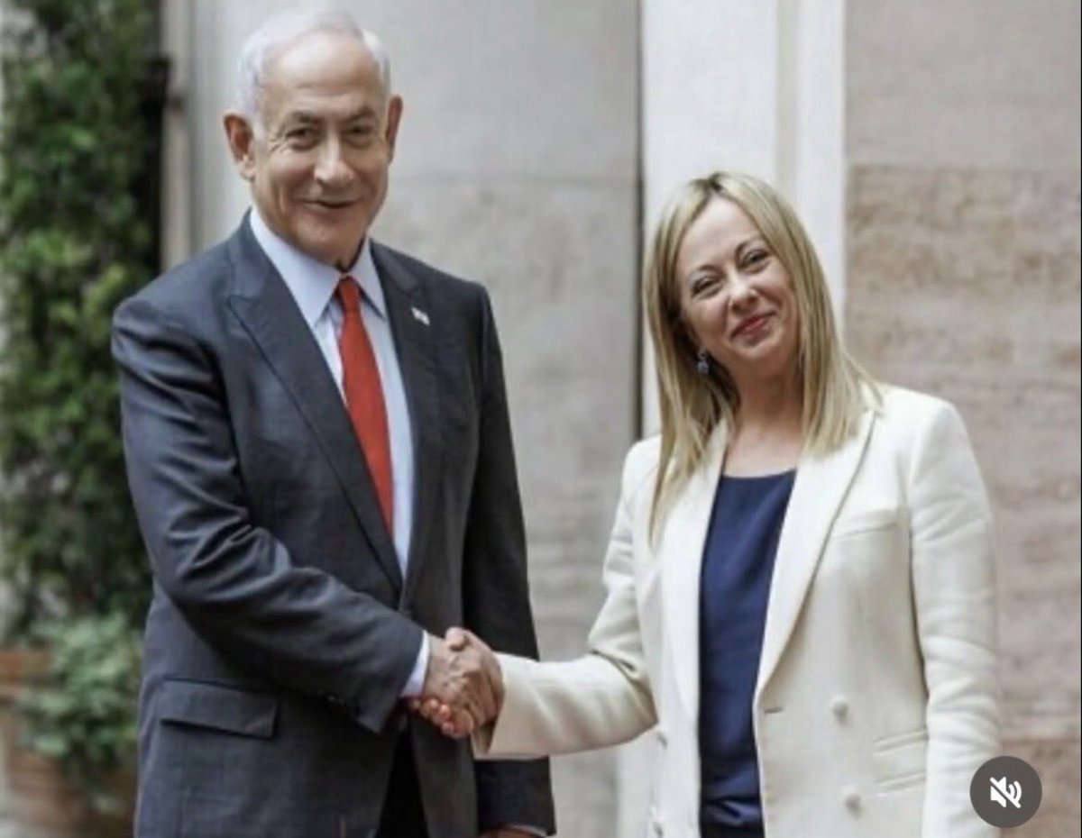 rulajebreal's tweet image. Il governo Meloni ha fatto fuggire il pedofilo Al Masri su un volo di Stato e ha permesso all'aereo del macellaio di Gaza Netanyahu di attraversare il proprio spazio aereo, nonostante il mandato di arresto emesso dalla Corte penale internazionale.
Patrioti complici del GENOCIDIO.