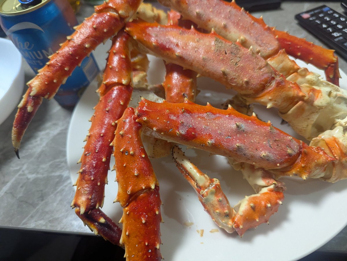 乙👻
超エンペラータイムに突入したよ✌️
今ならクラピカに勝てる⛓️
儲けたのでタラバガニ🦀焼きと蒸し🦀
高ぇ🤤
なんか塩っぱくて塩分取りすぎたかも〜☠️
もうカニはいいかなぁ😇
あんまりタラバ得意じゃないみたい😇
気持ち悪くなってきた😇
さ、伺うかなぁ👻