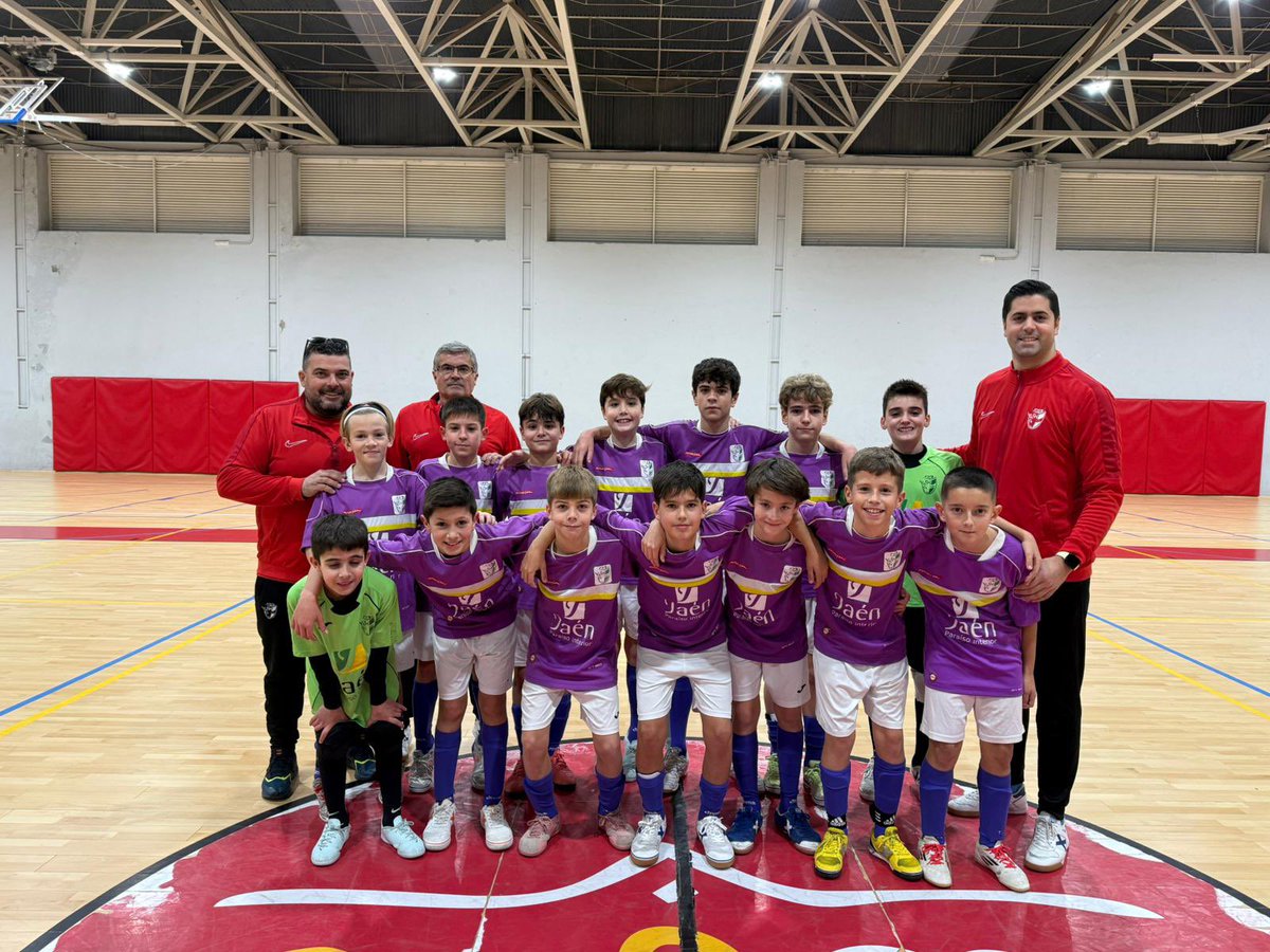 RFAFJAEN's tweet photo. 🏃🏻⚽️| ENTRENAMIENTO SELECCIÓN ALEVÍN FUTSAL

📍En el día de ayer, nuestra selección alevín de fútbol sala disputó un partido amistoso contra @Mengibar_FS Infantil.

✅⭐️ ¡Cerrando el año a tope!

🤝 Queremos agradecer a @Mengibar_FS su predisposición a jugar el amistoso. https://t.co/NCNQetrLkh