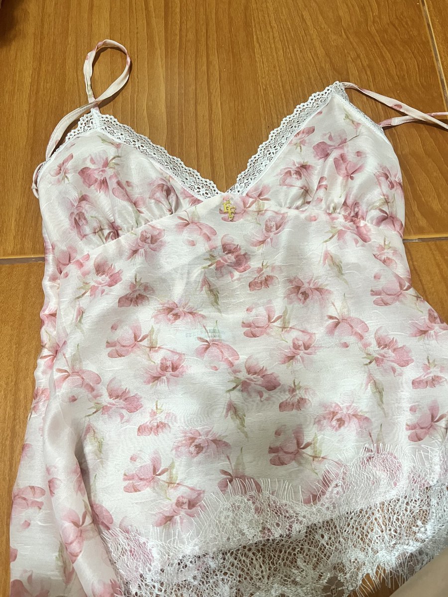 iranamih's tweet photo. ส่งต่อ Girlfriend Lace Tank Top ลาย Sakura Bloom ไซส์ M มือ 1 ♥️
ปล่อย 300 รวมส่ง ลทบ ค่า
dm ได้เลยค่ะ (ส่งวันที่ 2 ม.ค. เป็นต้นไป)
#feelfreebkk #ส่งต่อfeelfree #ส่งต่อfeelfreebkk #ส่งต่อเสื้อผ้ามือสอง #ส่งต่อเสื้อผ้ามือ2 https://t.co/AGHtyRFAuy