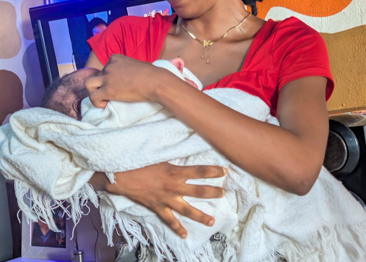 DianaMarcus14's tweet image. hi I'm Diana Marcus, this is my 2025 wrap;

▪︎ made my first 5figs 
▪︎ Bought my dream phone and changed PC
▪︎ grow my X acct from 200 to 9000+ followers 
▪︎ Got admission to a good school 
▪︎ learnt a new skill 
▪︎ Learnt to be patient 
▪︎Got web 3 jobs and gigs…