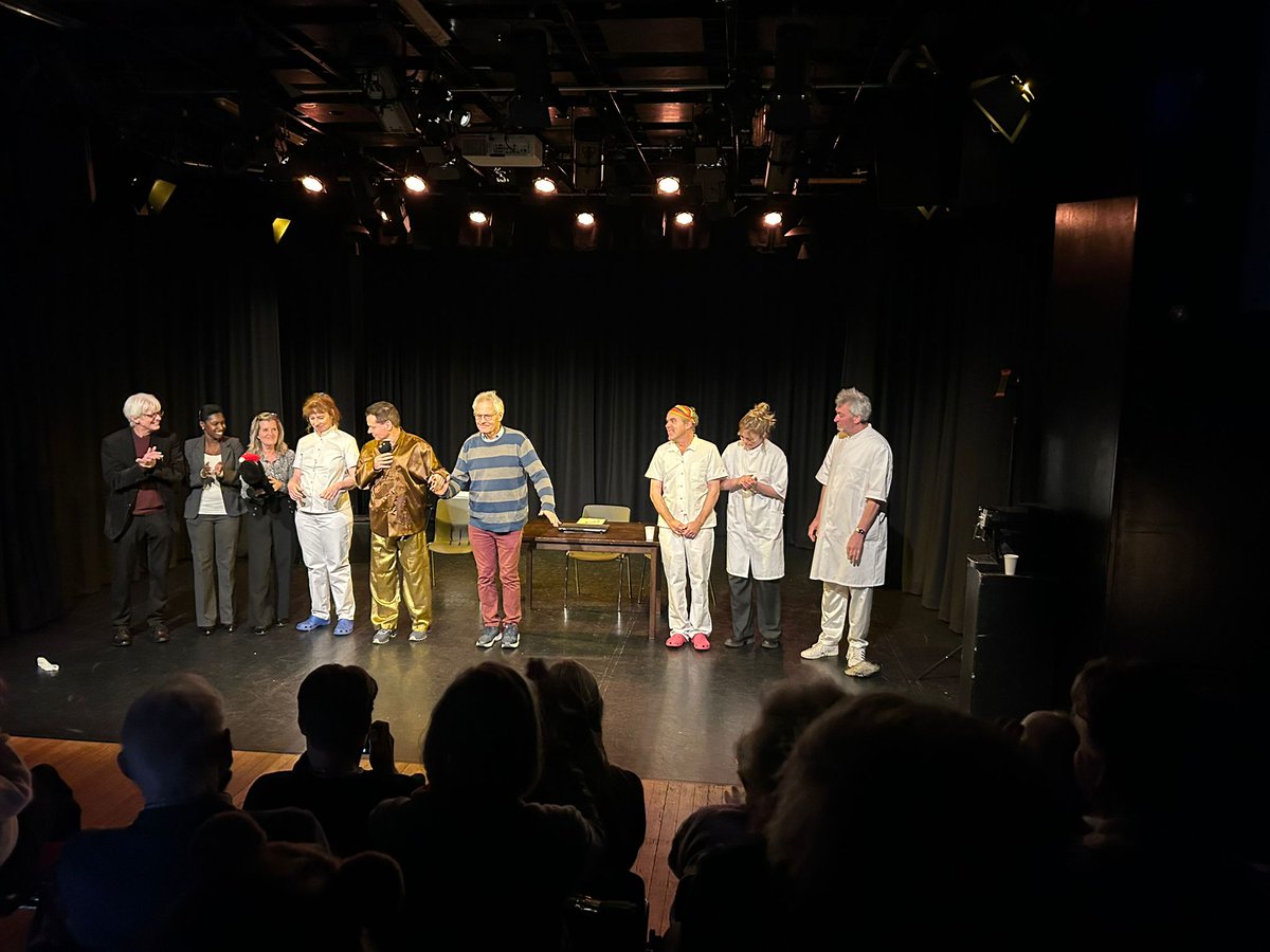 2025...

Echter, dit najaar was NOOIT MEER VERGADEREN te zien in het <a href="/Polanenthe12846/">Polanentheater Amsterdam</a> ; een nieuw satirisch toneelstuk over bureaucratie in de gezondheidszorg en werd zeer goed ontvangen.  Voor 2026 staan er 2 producties gepland, waarover later meer. 
2/2