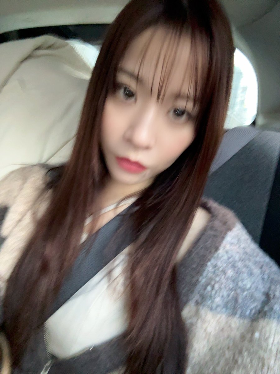 ブレてない写真が1枚もないって🫩 自撮りはやめとけってことか？ 上手
