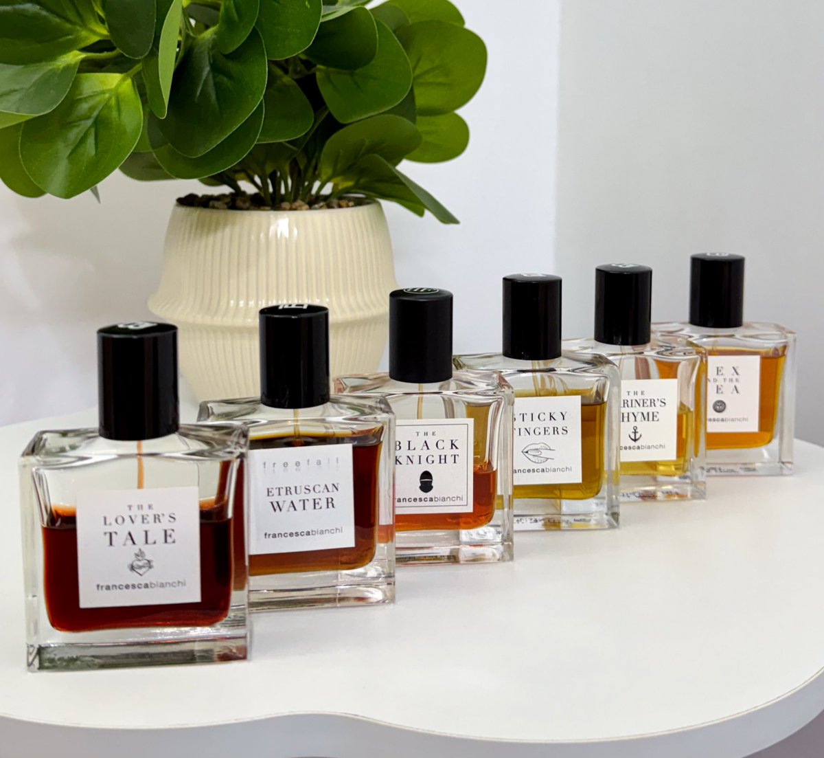 رتبتهم حسب ذائقتي 🙂👋🏻.
لوفرز تيل وبلاك نايت واتروسكان ووتر DNA  واضح بينهم👌. يكفي واحد منهم.. 
وبينهم تقاطع مع دياغليف روجا دوف😁🫵🏻. بدون انبراشات🥶.