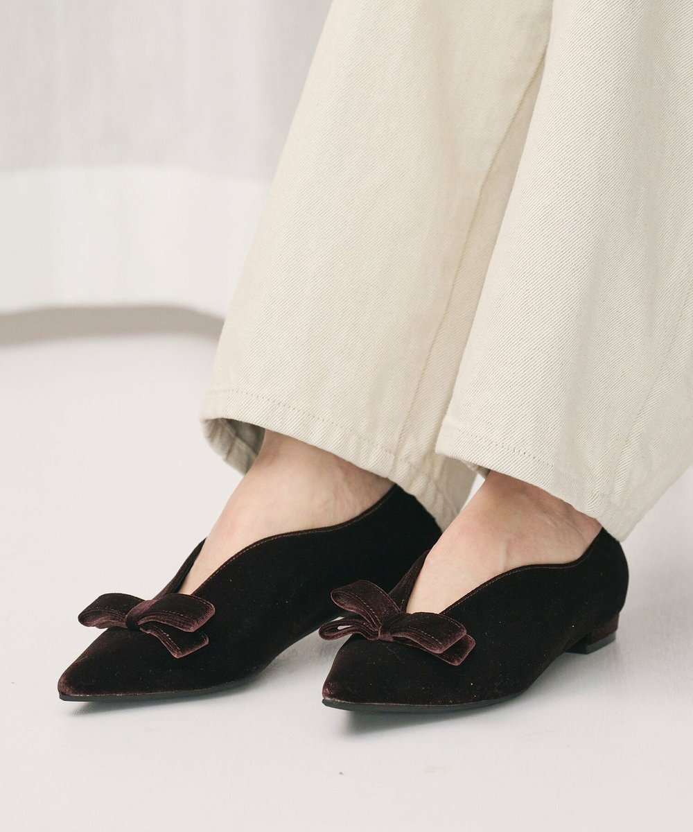 ビューティー＆ユースのフラットシューズ、リボンモチーフなのに甘さ