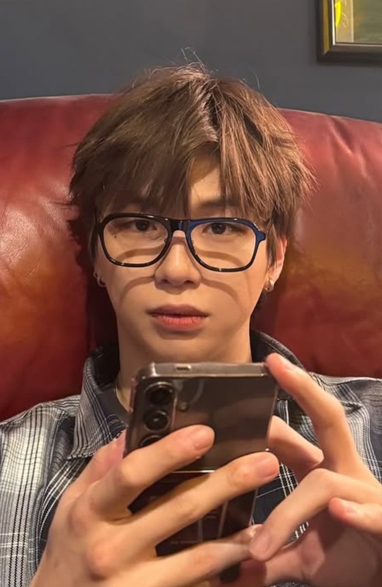 blackkdkd's tweet image. 안경 강아지