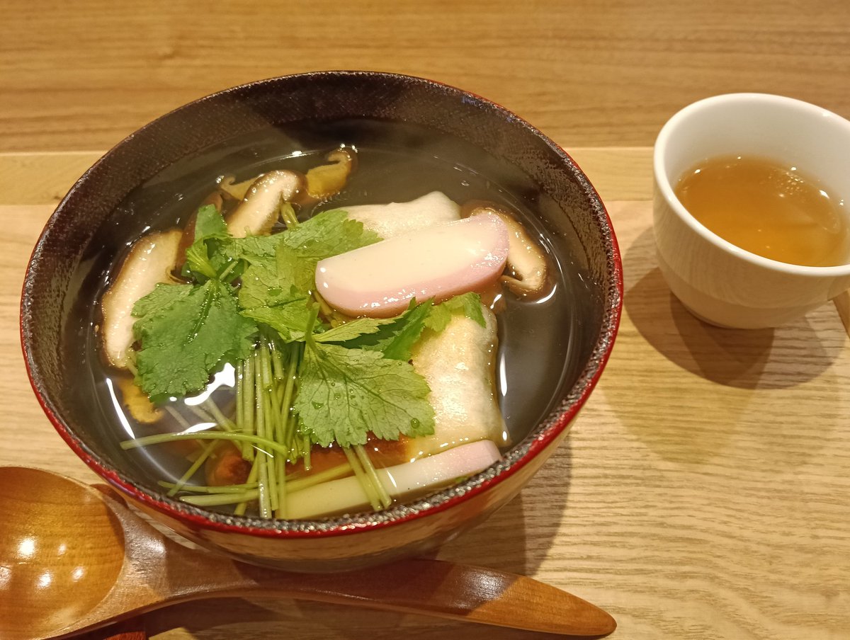 今年最後の禅の空間🍵 お雑煮と、静岡の高級茶をグラスでいただく幸せ