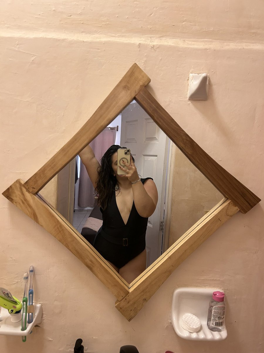 ¿Algún single dotado disponible? 🍆🔥
Zona Coacalco, Tultitlán. 
Estamos en Hotel sobre López Portillo 
Interesados manden DM 😈